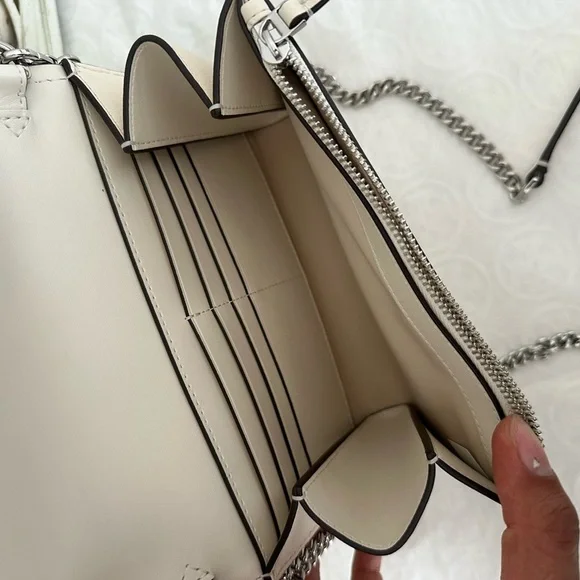 New Tory Burch EMERSON FLORAL APPLIQUE
CHAIN WALLET LIGHT CREAM - Picture 6 of 9